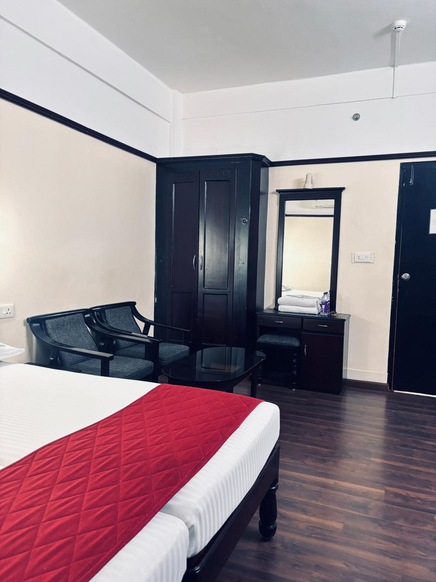 Maharani Hotel Кожикод Екстериор снимка