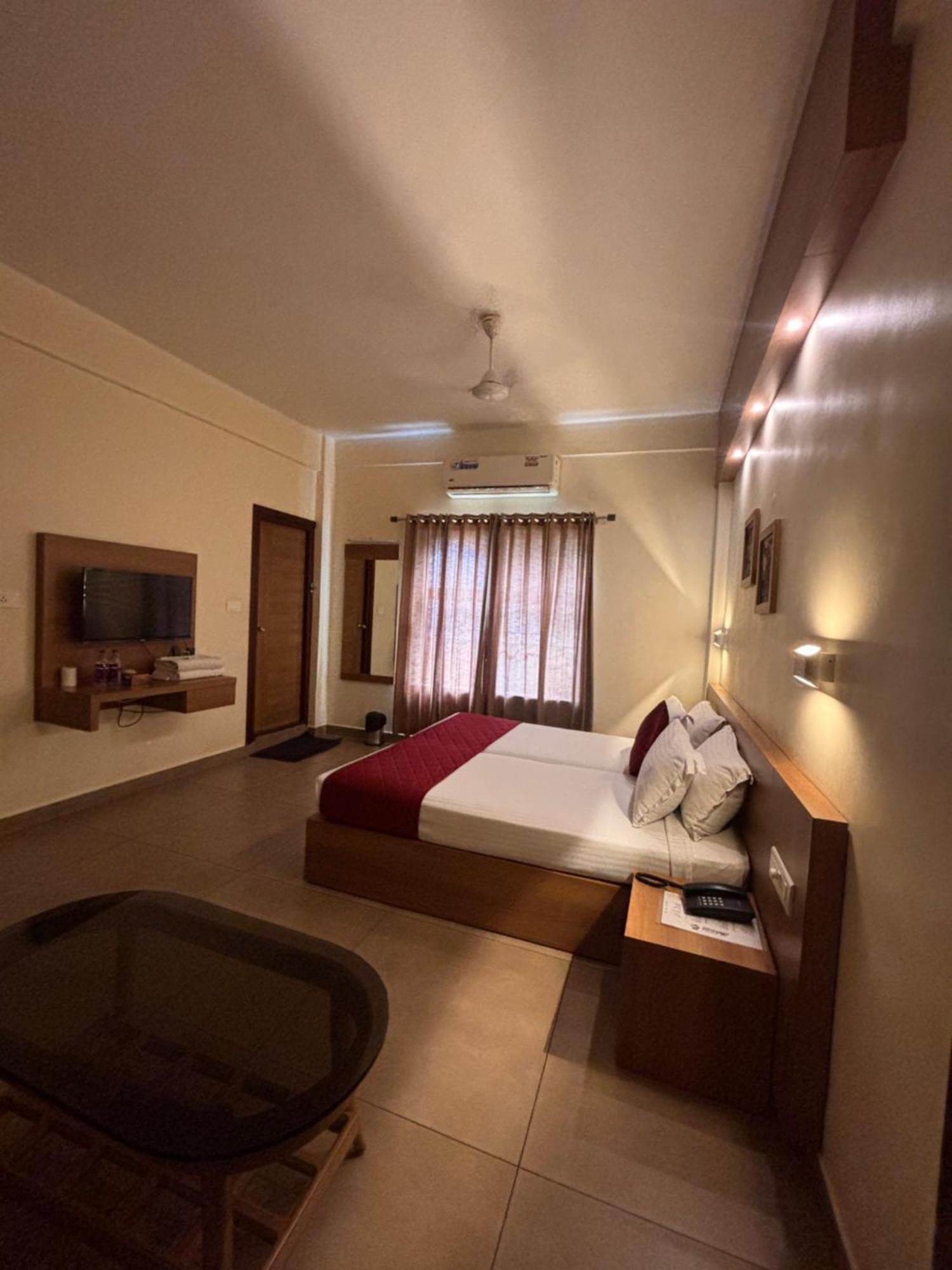 Maharani Hotel Кожикод Екстериор снимка