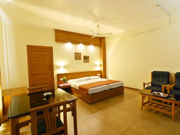 Maharani Hotel Кожикод Екстериор снимка